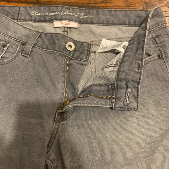 Vintage grey Levi’s with hole in the knee - Picture 3 of 4